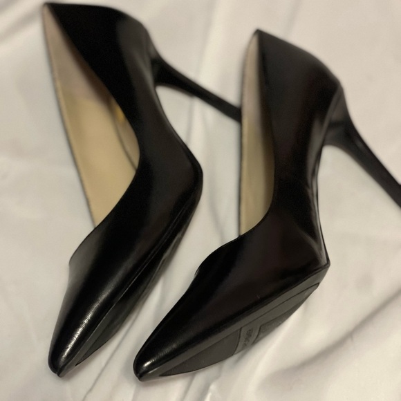 Marc Fisher Black Patent Leather Stiletto Heels - excellent condition - Picture 5 of 5